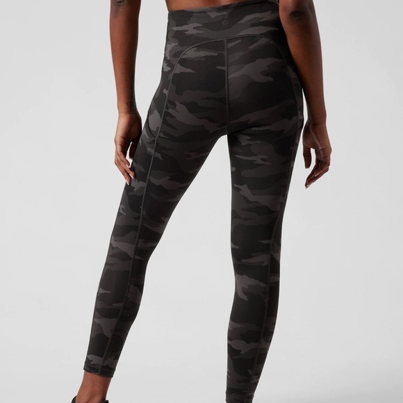Leggings Athleta camo leggings ULTIMATE 7/8 TIGHT size S - Picture 1 of 8